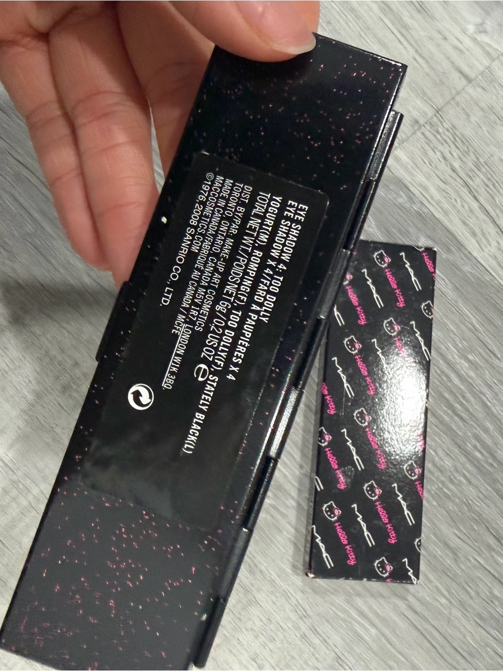 MAC HELLO KITTY VINTAGE NEW EYESHADOW PALLETE - Picture 3 of 3
